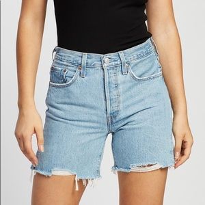 Levis Mid Thigh Shorts- Luxor Capital